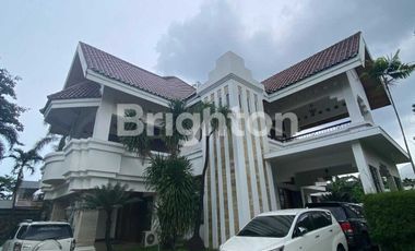 RUMAH MEWAH 2 LANTAI FURNISH