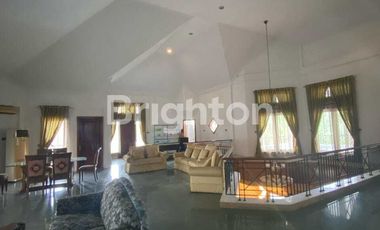 RUMAH MEWAH 2 LANTAI FURNISH