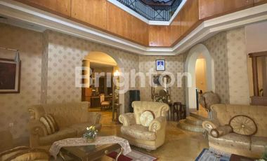 RUMAH MEWAH 2 LANTAI FURNISH