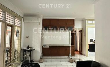 Rumah Kantor Luas Strategis Area Menteng.