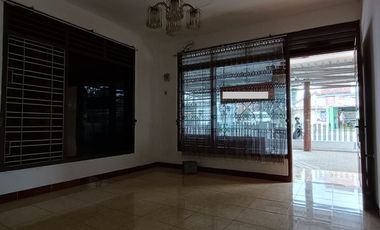 Di Sewakan Rumah Pinggir Jalan Besar 5 Menit Kampus Unsoed Purwokerto