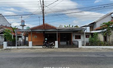 Di Sewakan Rumah Pinggir Jalan Besar 5 Menit Kampus Unsoed Purwokerto