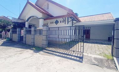 Rumah Bagus Luas SHM Siap Huni di Kadipiro Banjarsari Solo