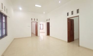 Rumah Bagus Luas SHM Siap Huni di Kadipiro Banjarsari Solo