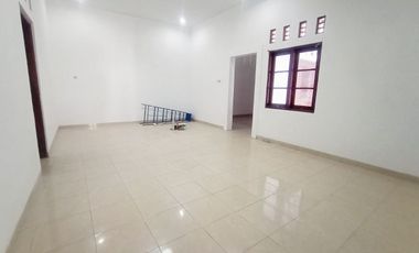 Rumah Bagus Luas SHM Siap Huni di Kadipiro Banjarsari Solo