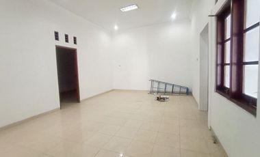 Rumah Bagus Luas SHM Siap Huni di Kadipiro Banjarsari Solo