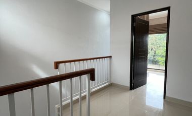 RUMAH 2 LANTAI LOKASI STRATEGIS DI SAWANGAN DEPOK FREE PPN DAN CANOPY