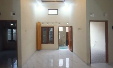 JUAL CEPAT Rumah Cantik Redi Gres Dekat SMKN 6