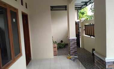 Rumah Cantik Nyaman 108m² Perumahan Utara Solo