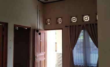 Rumah Cantik Nyaman 108m² Perumahan Utara Solo