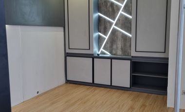 Sewa Kantor Menara Sudirman Luas 300 M2 Furnished Dekat MRT Senayan