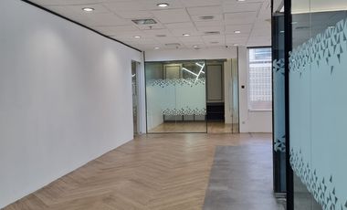 Sewa Kantor Menara Sudirman Luas 300 M2 Furnished Dekat MRT Senayan