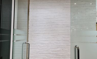 Sewa Kantor Menara Sudirman Luas 300 M2 Furnished Dekat MRT Senayan