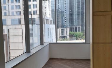 Sewa Kantor Menara Sudirman Luas 300 M2 Furnished Dekat MRT Senayan