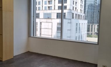 Sewa Kantor Menara Sudirman Luas 300 M2 Furnished Dekat MRT Senayan