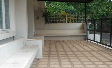 Rumah 2 Lantai Hook Bisa Untuk Kantor di Pondok Bambu Jakarta Timur