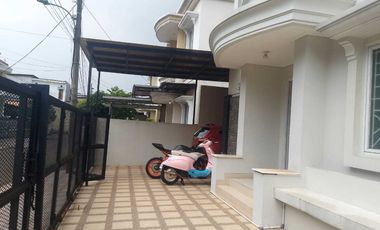 Rumah 2 Lantai Hook Bisa Untuk Kantor di Pondok Bambu Jakarta Timur