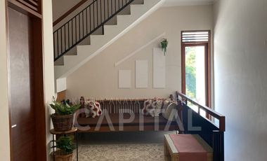 RUMAH NYAMAN 3 LANTAI SIAP HUNI SEMI FURNISHED SAYAP GEGERKALONG