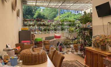 RUMAH NYAMAN 3 LANTAI SIAP HUNI SEMI FURNISHED SAYAP GEGERKALONG