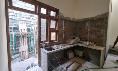 Rumah Baru Klasik Mewah 1 Lt di Sumber Solo Kota