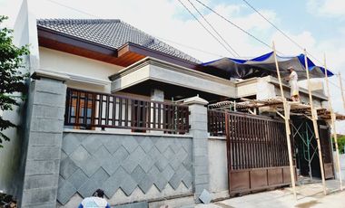 Rumah Baru Klasik Mewah 1 Lt di Sumber Solo Kota