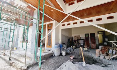 Rumah Baru Klasik Mewah 1 Lt di Sumber Solo Kota