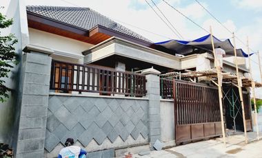 Rumah Baru Klasik Mewah 1 Lt di Sumber Solo Kota