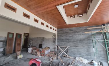 Rumah Baru Klasik Mewah 1 Lt di Sumber Solo Kota