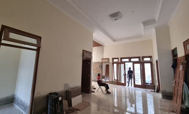 Rumah Baru Klasik Mewah 1 Lt di Sumber Solo Kota