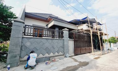 Rumah Baru Klasik Mewah 1 Lt di Sumber Solo Kota