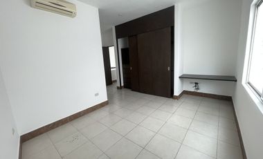 En Privada Casa en Renta Cumbres Elite