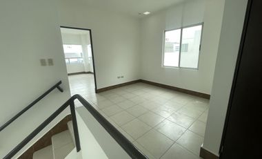 En Privada Casa en Renta Cumbres Elite