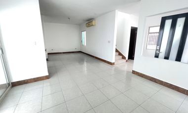 En Privada Casa en Renta Cumbres Elite