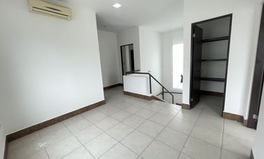 En Privada Casa en Renta Cumbres Elite