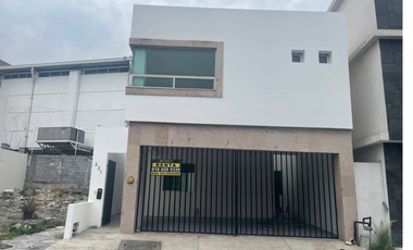 En Privada Casa en Renta Cumbres Elite