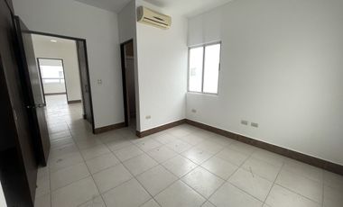 En Privada Casa en Renta Cumbres Elite