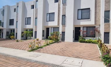 Casa en Venta o Renta con 3 Habitaciones, Alberca y Seguridad 24hrs Xochitepec