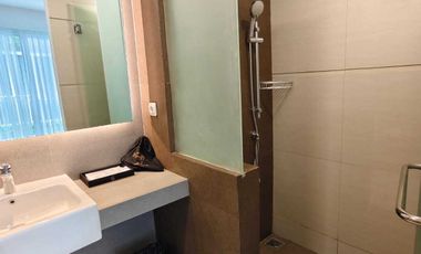 hotel baru di seminyak kuta,lokasi strategis,dkt sunset road