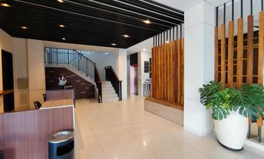hotel baru di seminyak kuta,lokasi strategis,dkt sunset road