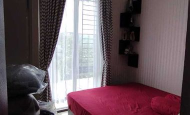 Rumah full renov 2 lantai dekat kota wisata dijual murah