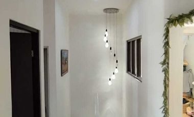 Rumah full renov 2 lantai dekat kota wisata dijual murah