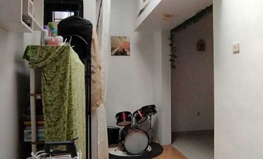 Rumah full renov 2 lantai dekat kota wisata dijual murah