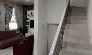 Rumah full renov 2 lantai dekat kota wisata dijual murah