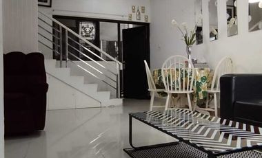 Rumah full renov 2 lantai dekat kota wisata dijual murah