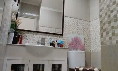 Rumah full renov 2 lantai dekat kota wisata dijual murah