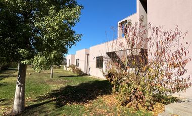 CASA COMERCIAL EN ARRIENDO 6D 4B