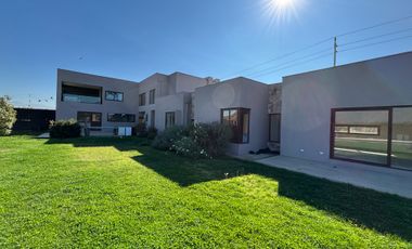 CASA COMERCIAL EN ARRIENDO 6D 4B