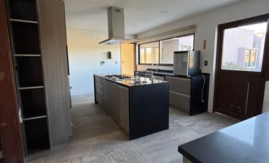 CASA COMERCIAL EN ARRIENDO 6D 4B