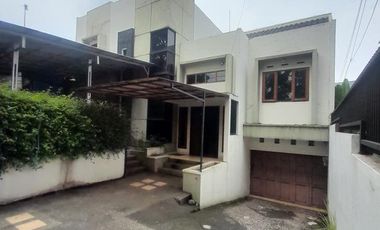 Dijual Cepat Rumah dan Ruang Usaha Lokasi Strategis di Mainroad Kolmas