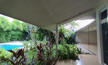 Disewakan Cepat Rumah Bagus Semi Furnished Di Kemang, Jakarta Selatan